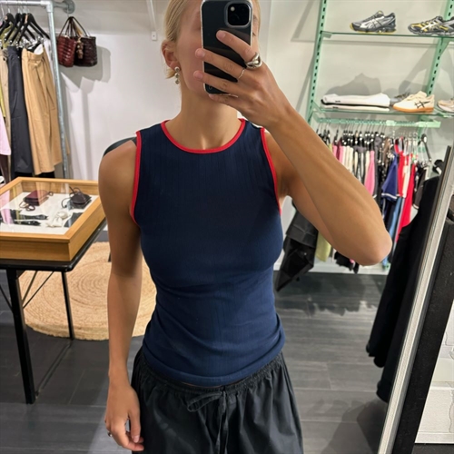 NØRGAARD PAA STRØGET TANK TOP KONTRAST MARINE/RED